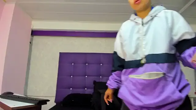 LeaMoreau22 — twerk for 5 minutes