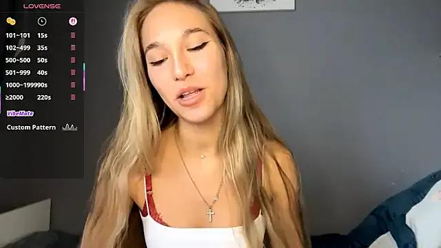 StripChat LeilaBilberry is Freechat LeilaBilberry — Suck 2 fingers close to cam