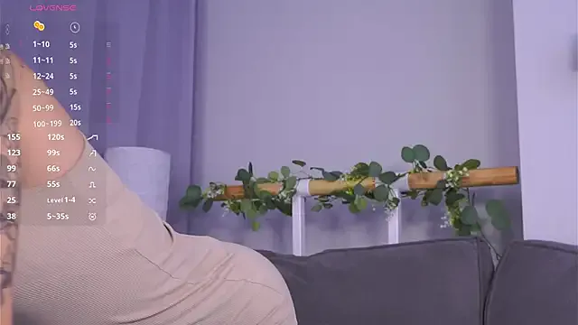 LeslieSwaggert — These hands are squeezing my boobs under