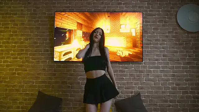 LessyLuiz — Slaps ass  