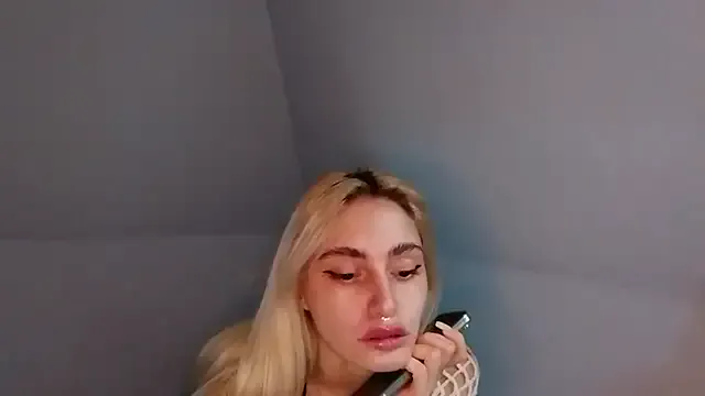 lesyawhite — show tits