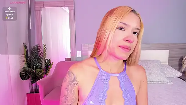 LexxyBunny_ —  Kiss to the camera