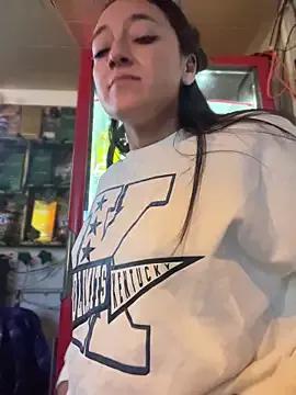 Lia__white — Rub oil on my ass and massage it 