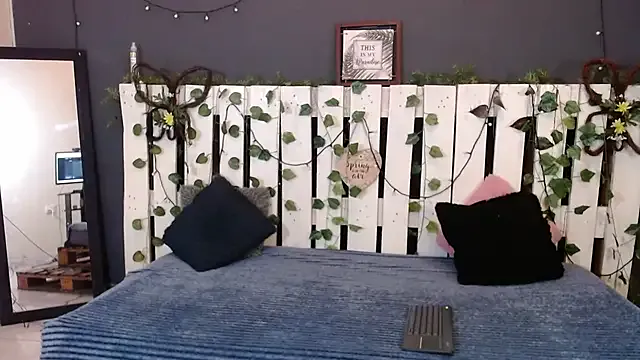 LIA_ROJAS — dance naked
