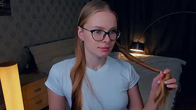 LibbyVenzeio — show my collarbone