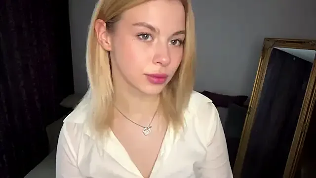 Lil_Elisa — Do u want see my tongue?