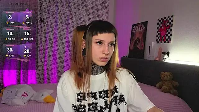 LilithPoison — Show butt close-up