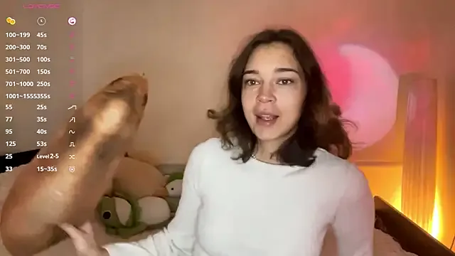 LiliVang — Lick my lips close to cam