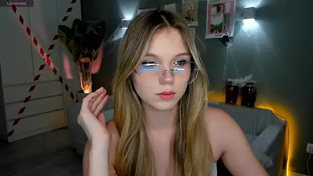 StripChat linakorvin is Freechat linakorvin — air kiss