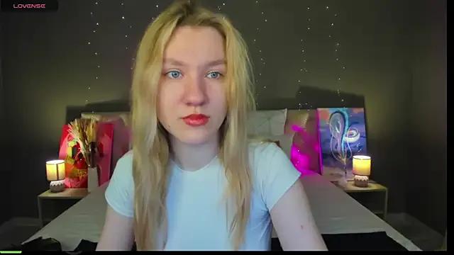 LinaRayy — show my hot tits