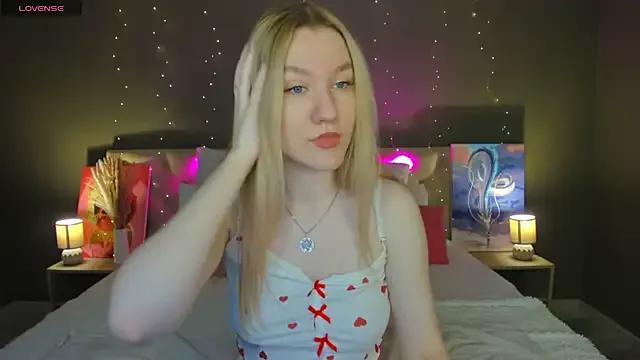 LinaRayy — show tits