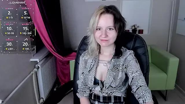 StripChat LinaVeritas is Freechat LinaVeritas — skirt off. ^^