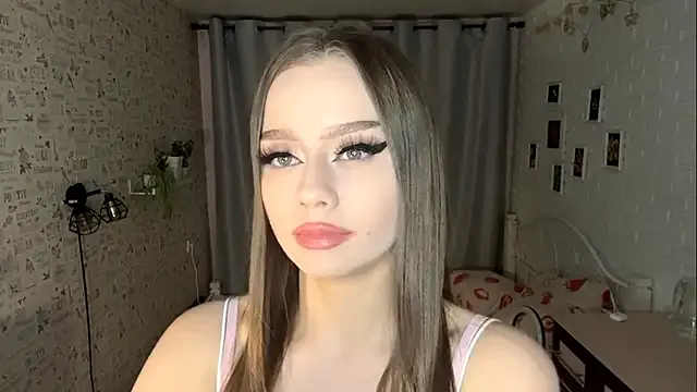 LinetteFay — Lick my plump lips closely