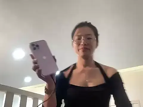 Linh9999- — Freechat on StripChat