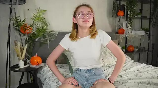 StripChat LinhFerrales is Freechat LinhFerrales — Hard tease my shorts