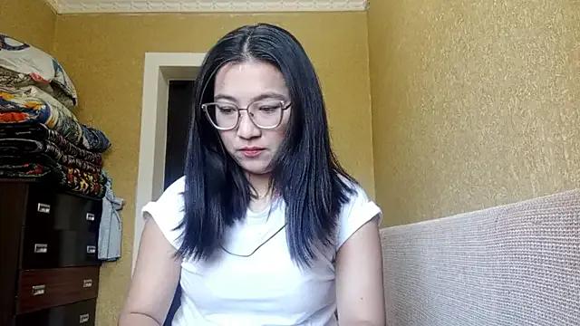 LinneaHyles — show tongue