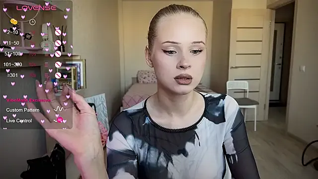 lisa_barbie — topless