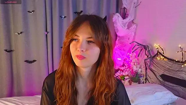 StripChat LisaDrake is Freechat LisaDrake — toy on clit + 2 min control