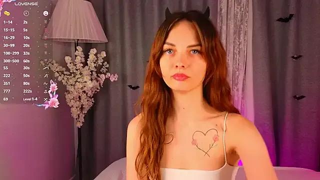 StripChat LisaDrake is Freechat LisaDrake — Lick Lips + Suck Finger