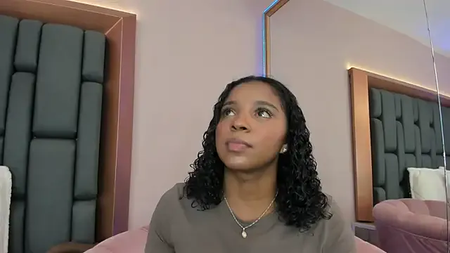 LisaMendez — anal plug & doggy close up