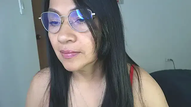 LissafeetHott — i rub oil  on my pussy
