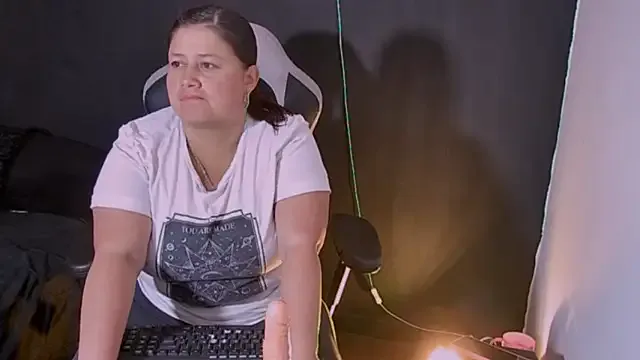 Lizz_Milf — spank ass x 6