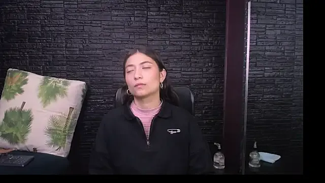 Lizzie_Collin — suck my finger