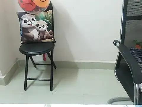 StripChat lo_e_shreya is Private lo_e_shreya — full body oil massage