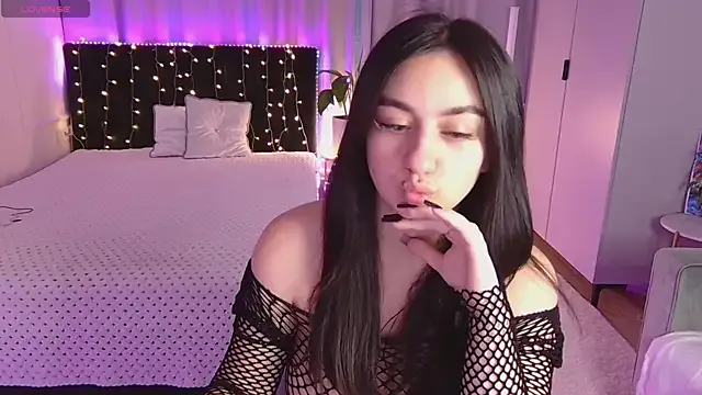 Lola_Sparks — Sensual dance with tease my boobs