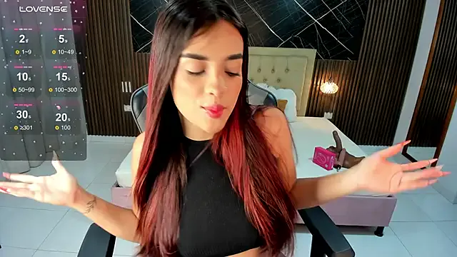 Lolly_18 — show boobs and bounce+play