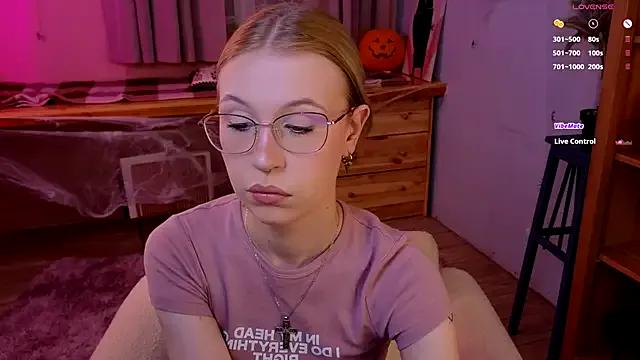 lovedrope — Tease and get down on your knees