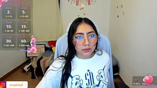 LoveLyy- — naked & fuckme with dildo