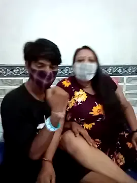 LoveOnStream — Dance with boobs open in public