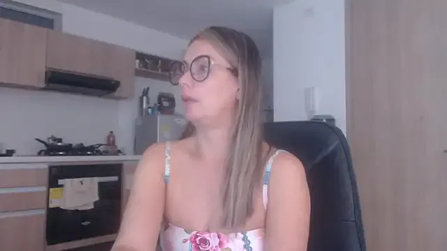 LovePaula — Naked Dance in free (3 min)