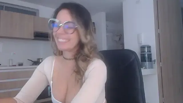 LovePaula — Naked Dance in free (3 min)