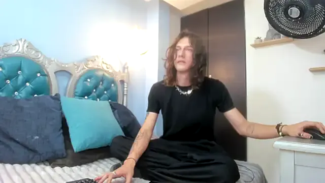 LUAUS18 — NUDE SHOW
