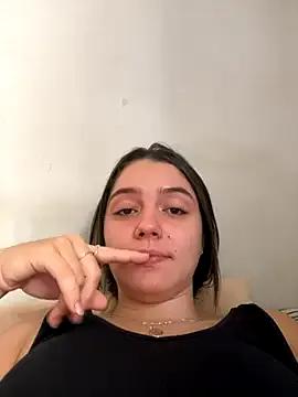 luiza_barcelos — entrar no chuveiro com blusa branca