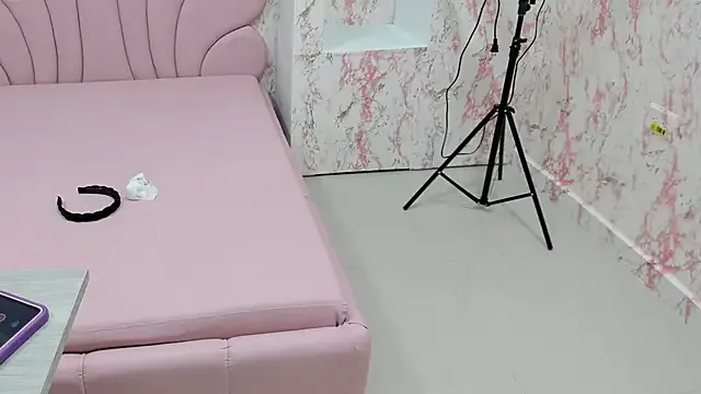 Luna-Black — naked + fingers masturbation x 5 min