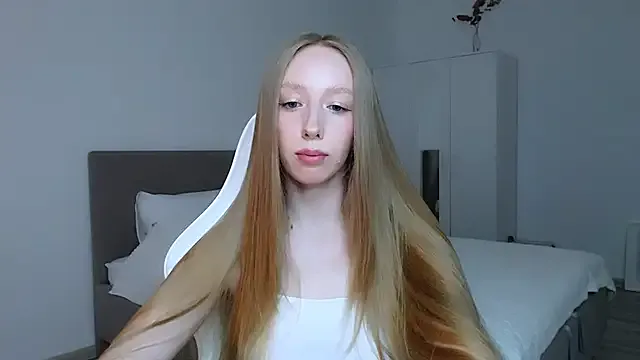 Luna_insniity — hand bra