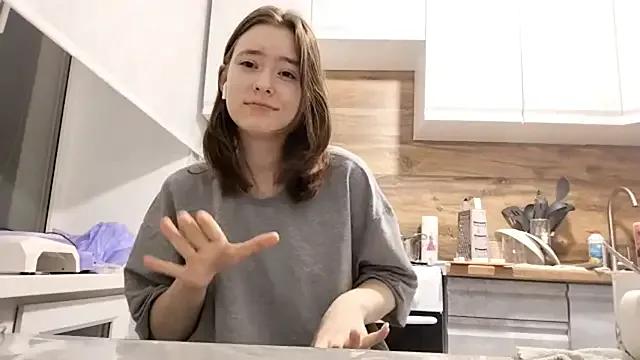LUNA_KLEIN — Suck fingers