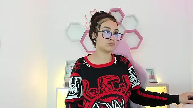 Luna_meyeer — play with my dildo 5 min