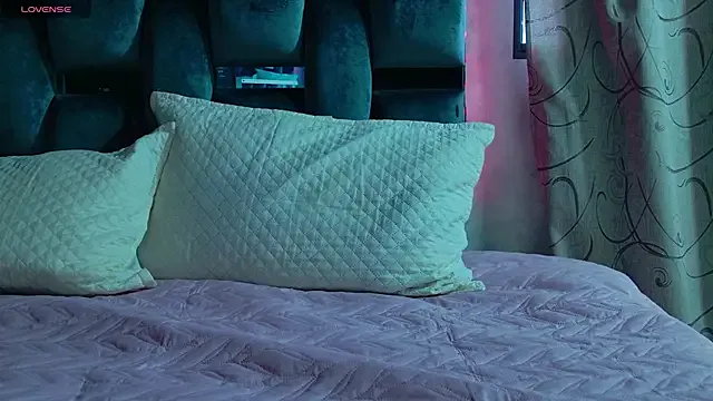 Luna_sophya — Show pussy zoom :