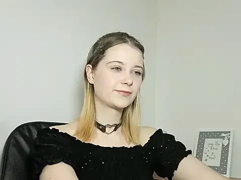LydiaYoung — SEXY TEASE IN PVT