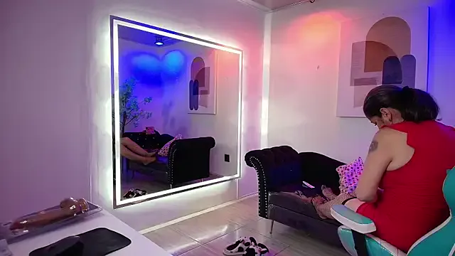 Madame_scarlet — Topless + Dildo in my boobs 