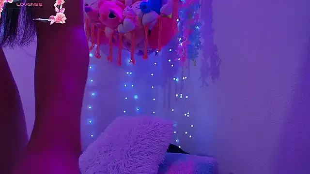 maddie_18 — finger in pussy
