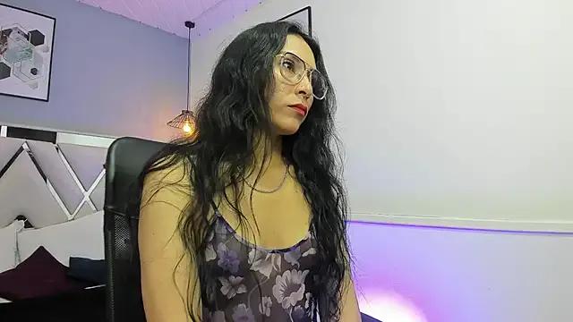Maite_black — Seduction with legs + oil