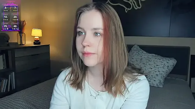 MaliaBourraine — Suck my finger close up