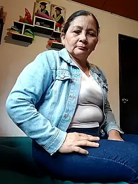 marfil_milf — Jugar con los pezones