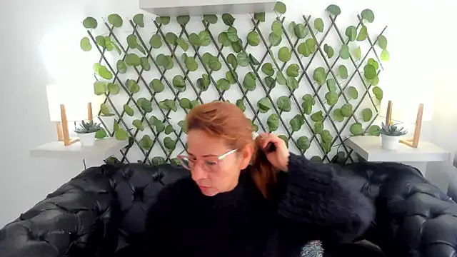 MARGOT_WHISPER — Feetjob x 5 min