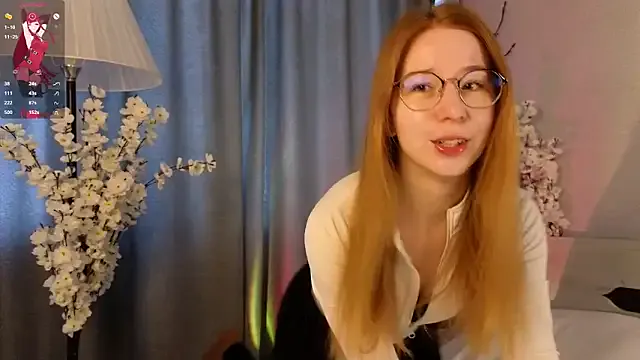 MarjorieBrown — Sexy dance close to camera 